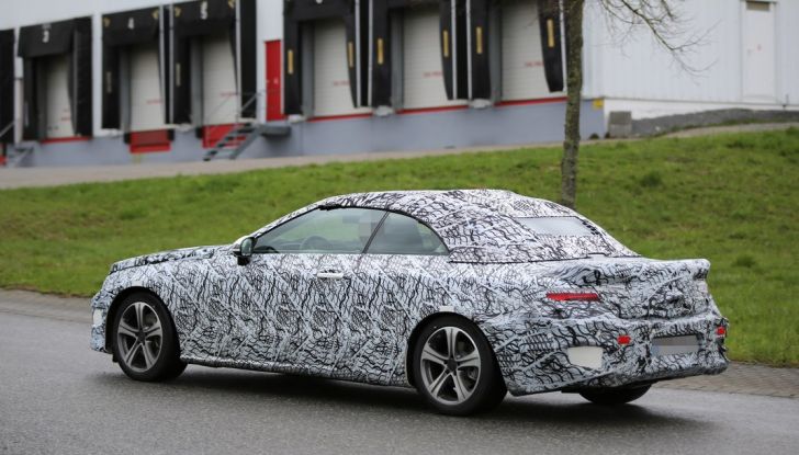Mercedes Classe E Cabrio: prime immagini spia della scoperta tedesca - Foto 11 di 20