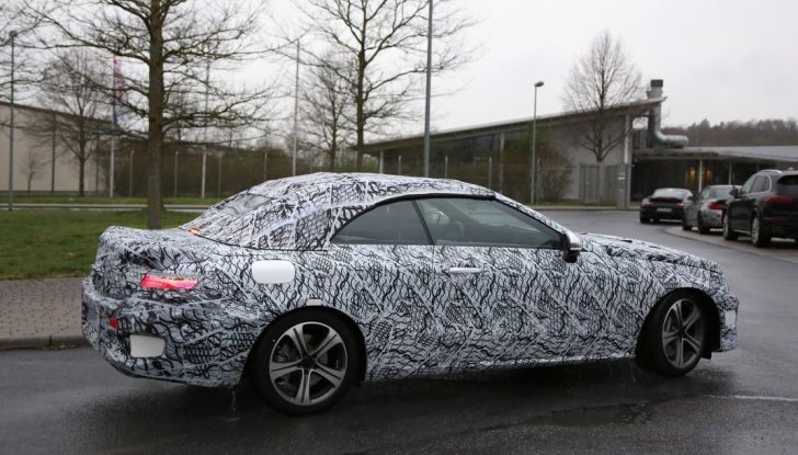 Mercedes Classe E Cabrio: prime immagini spia della scoperta tedesca - Foto 17 di 20