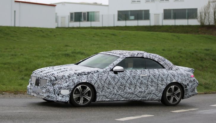 Mercedes Classe E Cabrio: prime immagini spia della scoperta tedesca - Foto 5 di 20
