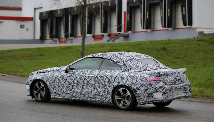 Mercedes Classe E Cabrio: prime immagini spia della scoperta tedesca - Foto 7 di 20