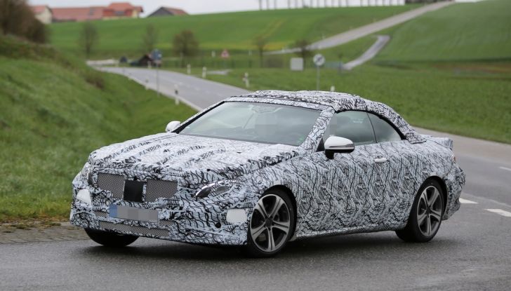 Mercedes Classe E Cabrio: prime immagini spia della scoperta tedesca - Foto 1 di 20