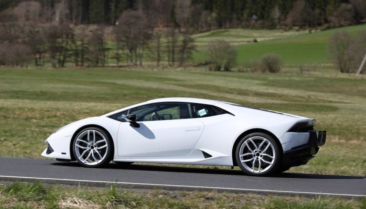 Nuova Lamborghini Huracan Superleggera, iniziano i primi test su strada - Foto 3 di 17