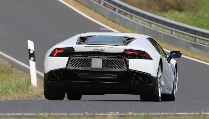 Nuova Lamborghini Huracan Superleggera, iniziano i primi test su strada - Foto 2 di 17