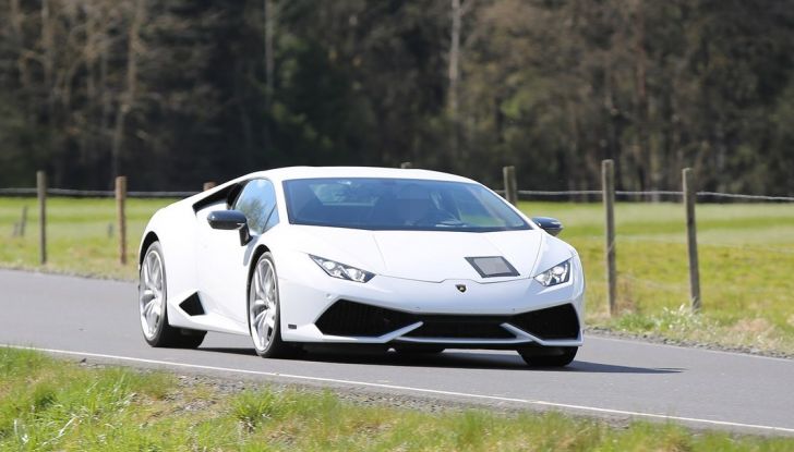 Nuova Lamborghini Huracan Superleggera, iniziano i primi test su strada - Foto 8 di 17