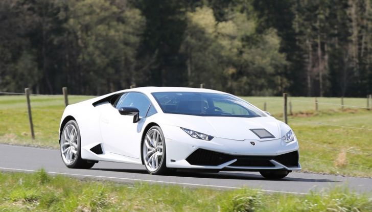 Nuova Lamborghini Huracan Superleggera, iniziano i primi test su strada - Foto 1 di 17