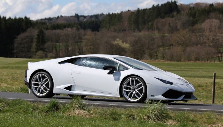 Nuova Lamborghini Huracan Superleggera, iniziano i primi test su strada - Foto 9 di 17