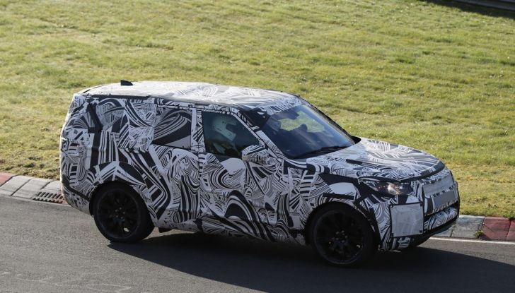 Nuova Land Rover Discovery sorpresa in pista durante i test dinamici - Foto 3 di 11