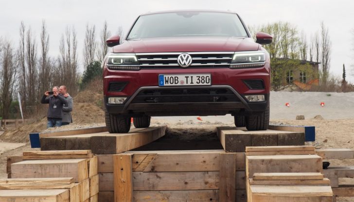 Nuova Volkswagen Tiguan, prova su strada, motorizzazioni e prezzi - Foto 2 di 28