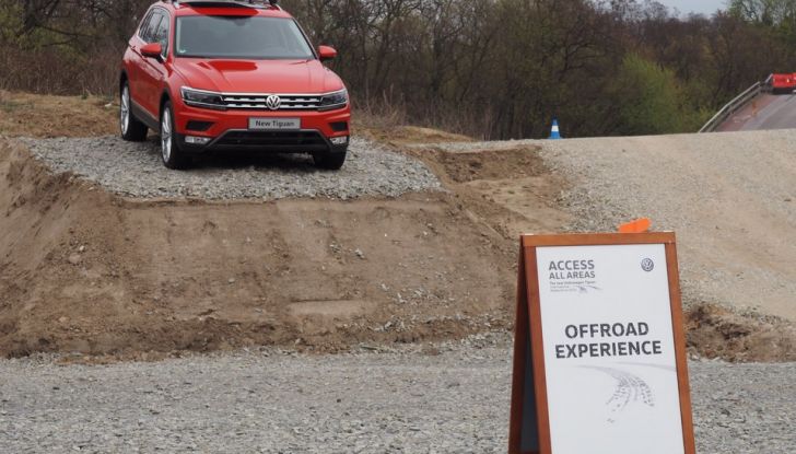 Nuova Volkswagen Tiguan, prova su strada, motorizzazioni e prezzi - Foto 14 di 28