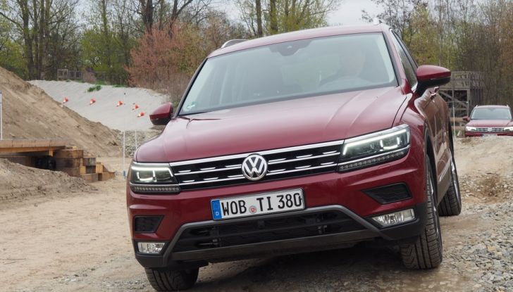 Nuova Volkswagen Tiguan, prova su strada, motorizzazioni e prezzi - Foto 8 di 28