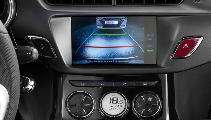 Nuove DS 3 e DS 3 Cabrio: prova su strada, motorizzazioni e prezzi - Foto 36 di 40