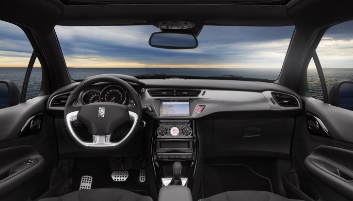 Nuove DS 3 e DS 3 Cabrio: prova su strada, motorizzazioni e prezzi - Foto 21 di 40