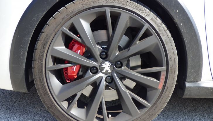 Peugeot 208 GTi by Peugeot Sport: La nostra prova della 208 da 208 CV - Foto 5 di 32