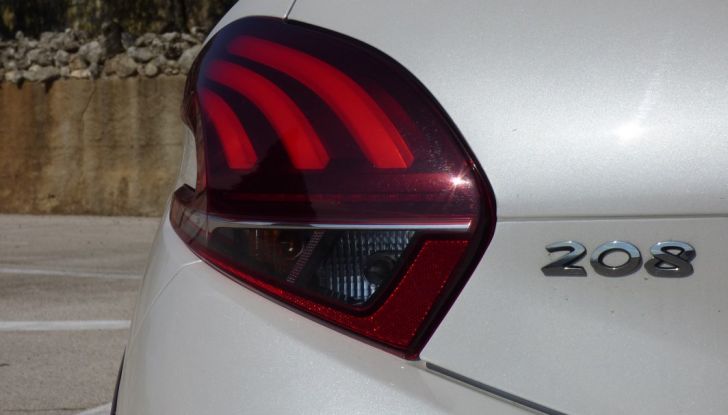 Peugeot 208 GTi by Peugeot Sport: La nostra prova della 208 da 208 CV - Foto 17 di 32