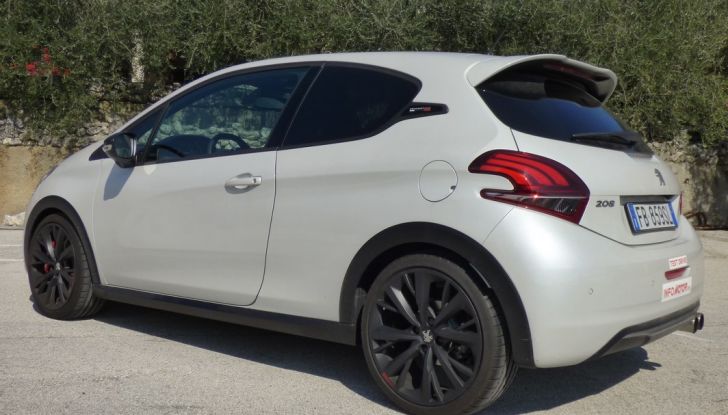 Peugeot 208 GTi by Peugeot Sport: La nostra prova della 208 da 208 CV - Foto 23 di 32
