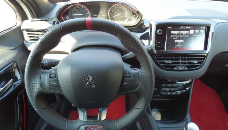 Peugeot 208 GTi by Peugeot Sport: La nostra prova della 208 da 208 CV - Foto 25 di 32