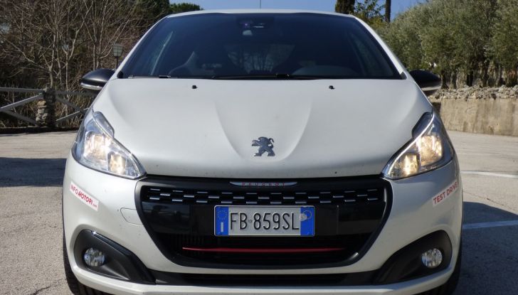 Peugeot 208 GTi by Peugeot Sport: La nostra prova della 208 da 208 CV - Foto 28 di 32