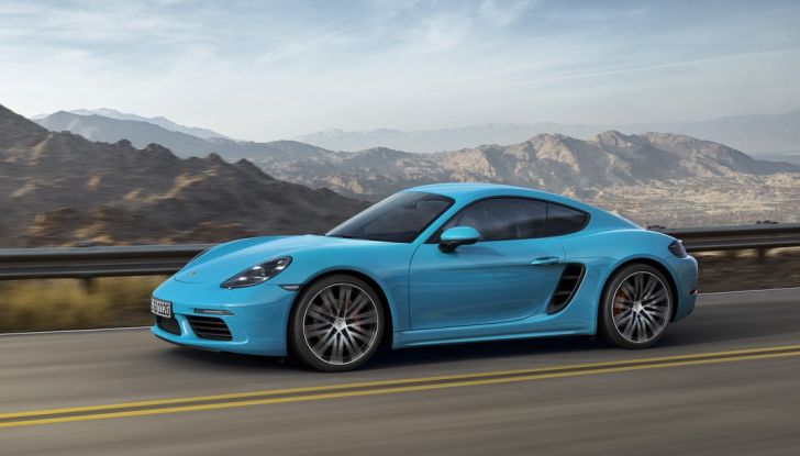 Nuova Porsche 718 Cayman con motore centrale a quattro cilindri turbo - Foto 1 di 11