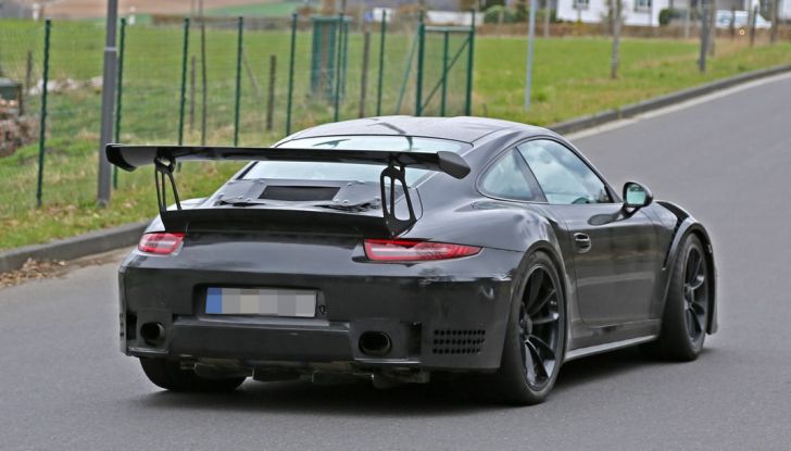 Porsche 911 GT3 RS 4.2 prime foto spia - Foto 6 di 16
