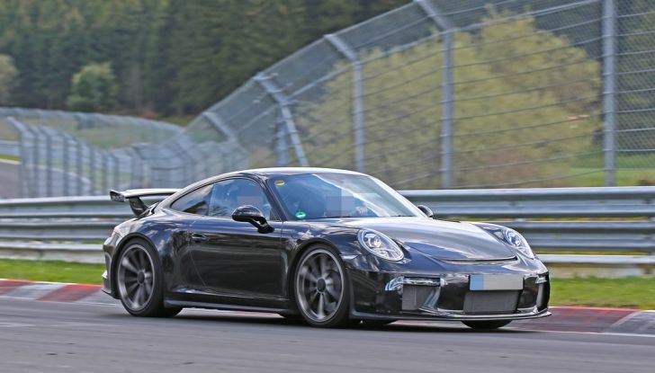 Porsche 911 GT3 restyling, le prime immagini spia dei test - Foto 11 di 13