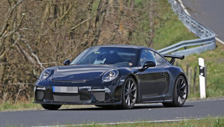 Porsche 911 GT3 restyling, le prime immagini spia dei test - Foto 3 di 13