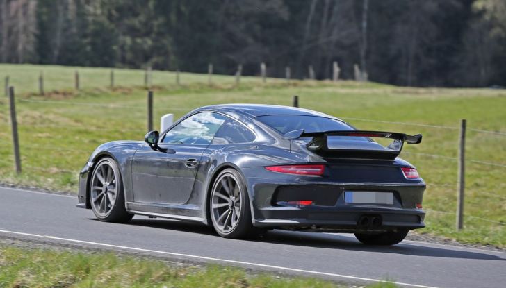 Porsche 911 GT3 restyling, le prime immagini spia dei test - Foto 6 di 13