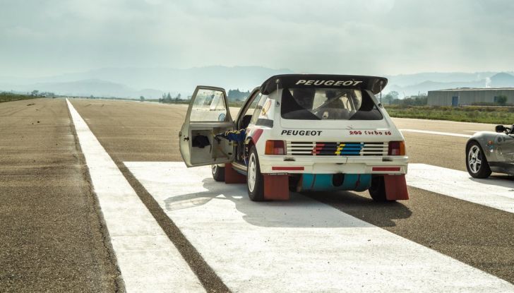 Peugeot 205 T16: nel film “Veloce come il vento” con Stefano Accorsi - Foto 4 di 9