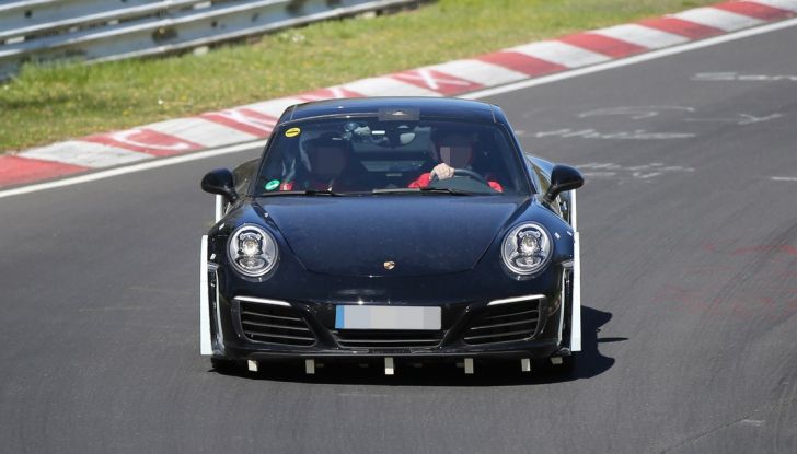 Porsche 911 nuova generazione: sorpresa in pista al Nurburgring - Foto 5 di 12