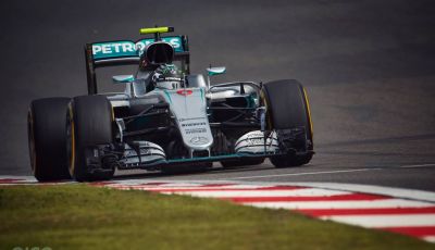 F1, GP della Cina: Rosberg in pole