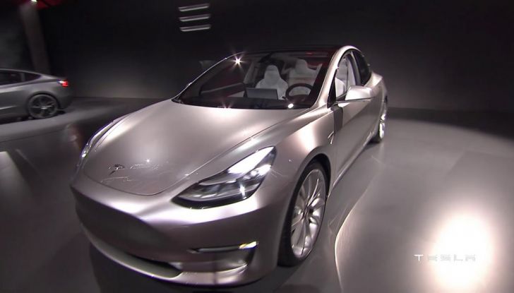 Tesla Model 3 prezzi, informazioni e dati tecnici - Foto 13 di 18