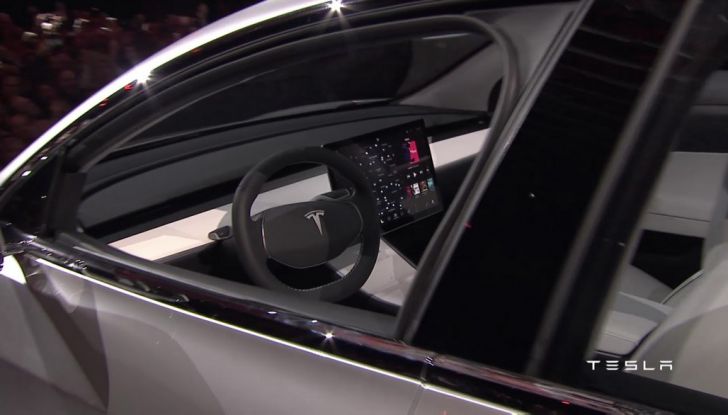 Tesla Model 3 prezzi, informazioni e dati tecnici - Foto 15 di 18