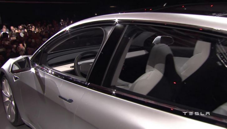 Tesla Model 3 prezzi, informazioni e dati tecnici - Foto 16 di 18