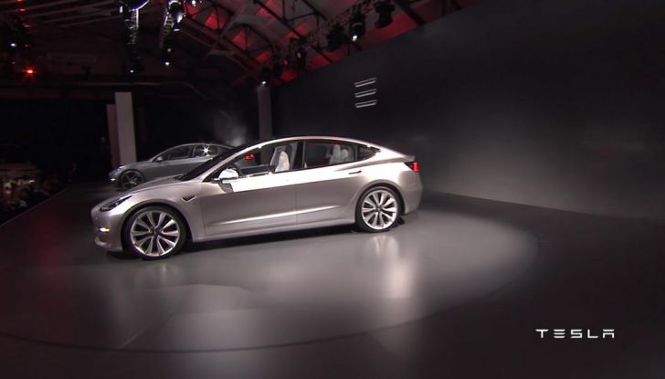 Tesla Model 3 prezzi, informazioni e dati tecnici - Foto 18 di 18