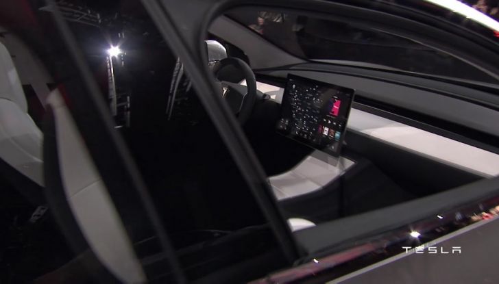 Tesla Model 3 prezzi, informazioni e dati tecnici - Foto 8 di 18