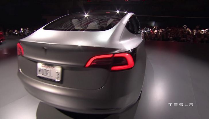 Tesla Model 3 prezzi, informazioni e dati tecnici - Foto 9 di 18