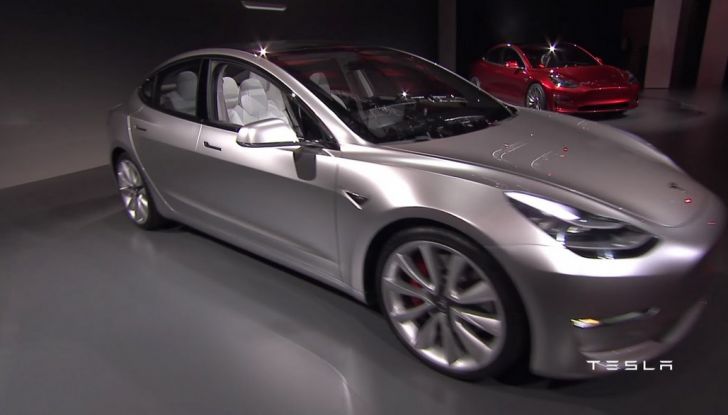 Tesla Model 3 prezzi, informazioni e dati tecnici - Foto 11 di 18