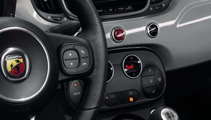 Nuova gamma 595 Abarth: più potente e tecnologica - Foto 11 di 18