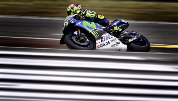 MotpGP, Le Mans: Lorenzo vince, Rossi gran secondo - Foto 1 di 11