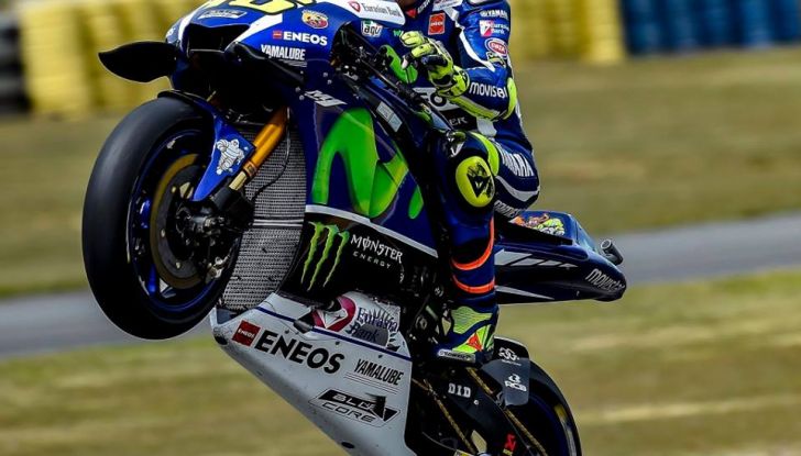 MotpGP, Le Mans: Lorenzo vince, Rossi gran secondo - Foto 3 di 11