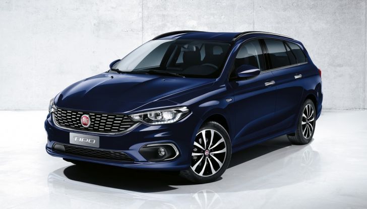 Nuova Fiat Tipo SW , vista 3/4 laterale frontale con evidenza del cerchio anteriore.