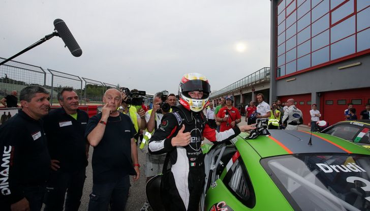 Carrera Cup Italia: Una vittoria a testa per Ledogar e Drudi nelle prime due gare di Imola - Foto 6 di 9