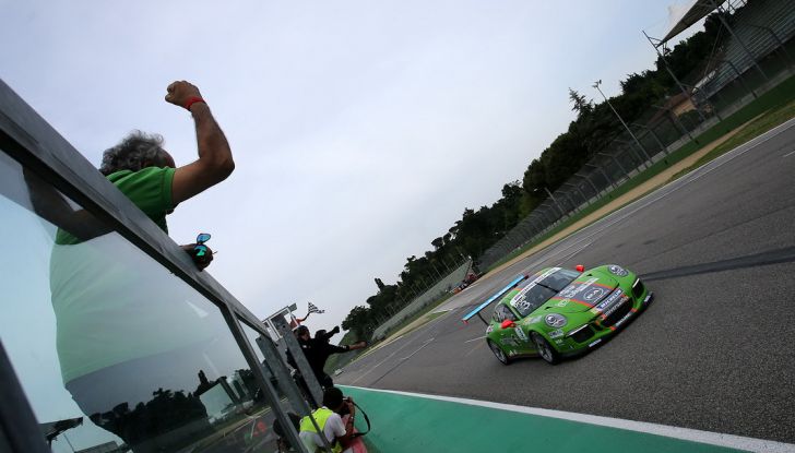 Carrera Cup Italia: Una vittoria a testa per Ledogar e Drudi nelle prime due gare di Imola - Foto 1 di 9