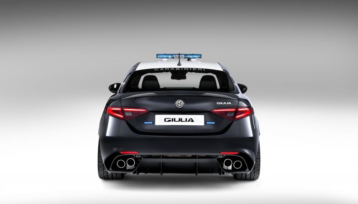 Alfa Romeo Giulia Quadrifoglio Carabinieri posteriore