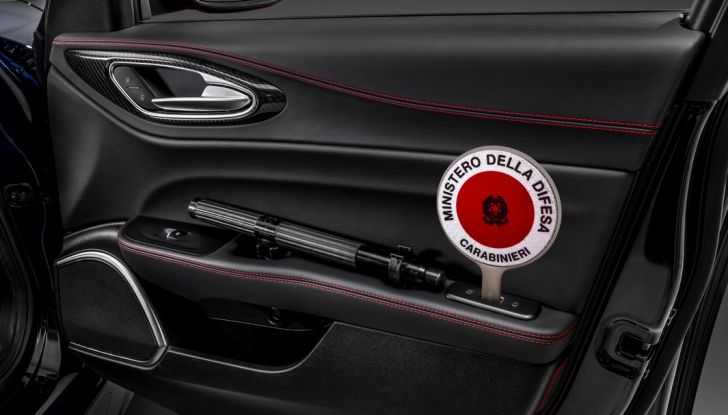 Alfa Romeo Giulia Quadrifoglio Carabinieri interno