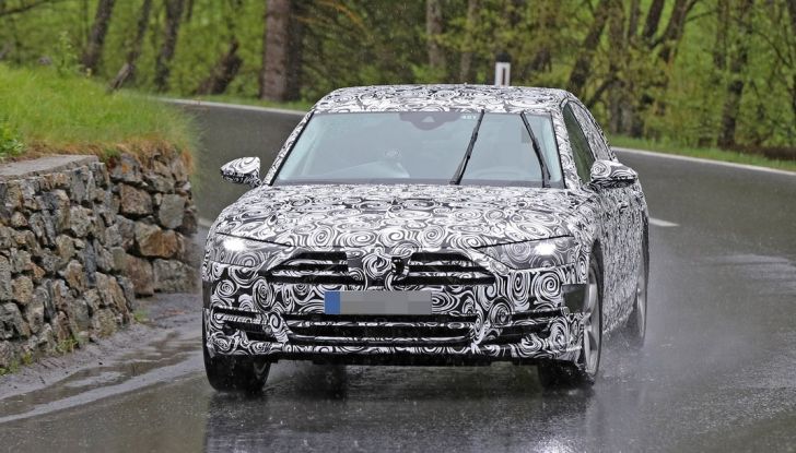 Audi A8 di nuova generazione, le prime foto spia (10)