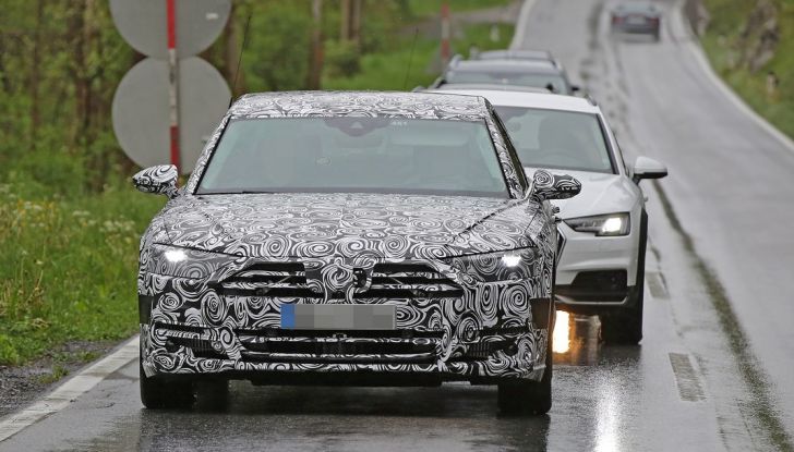 Audi A8 di nuova generazione, le prime foto spia (17)