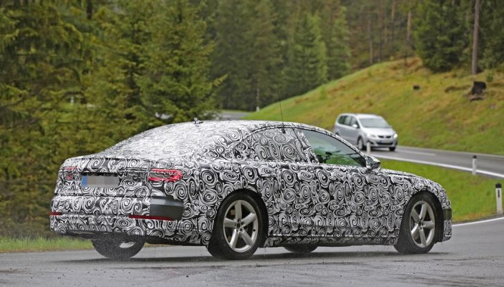 Audi A8 di nuova generazione, le prime foto spia (6)