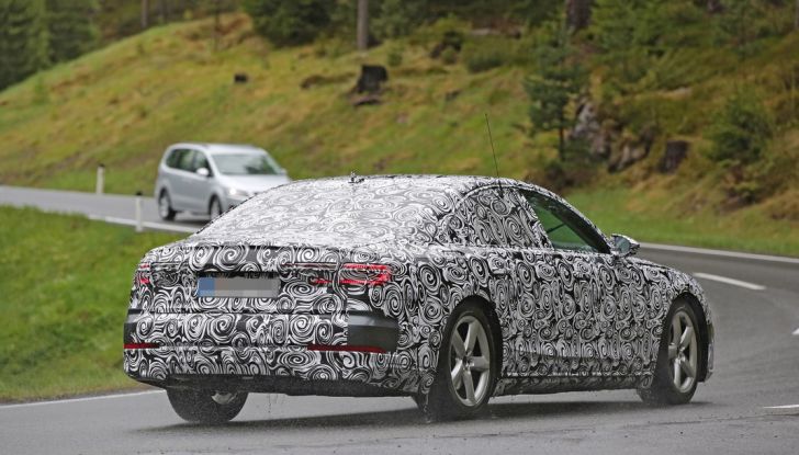 Audi A8 di nuova generazione, le prime foto spia (7)