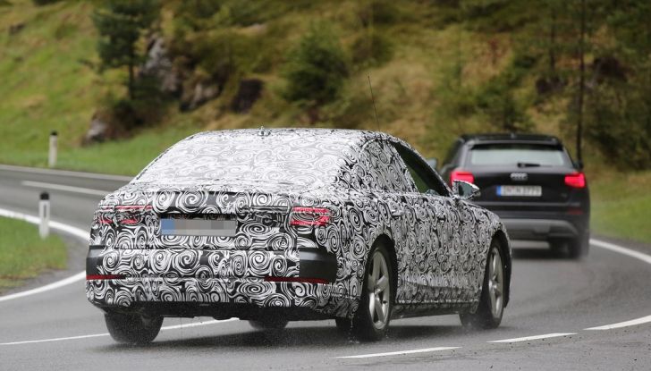 Audi A8 di nuova generazione, le prime foto spia (8)