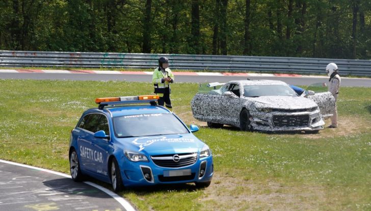 Chevrolet Camaro Z28, incidente al Nürburgring durante i collaudi (9)